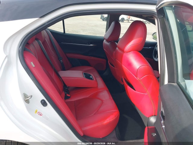 45156236 :رقم المزاد ، 4T1B61HK6JU119504 vin ، 2018 Toyota Camry Xse مزاد بيع