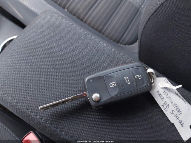45156350 :رقم المزاد ، 3VWVA7AT0DM618424 vin ، 2013 Volkswagen Beetle 2.0t Turbo مزاد بيع
