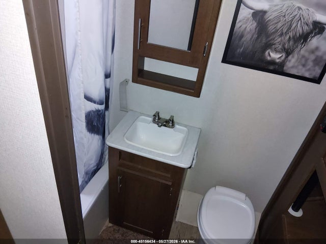 Prime Time Other 2018 5ZT2AVKB4JB918274 Image 12