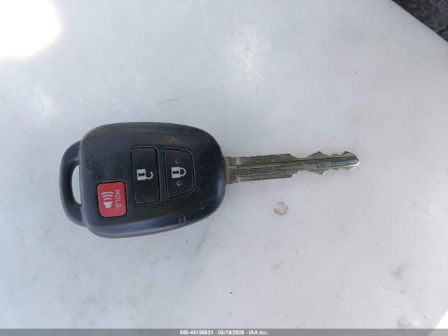 2T3ZFREV5GW274279 Toyota RAV4 LE