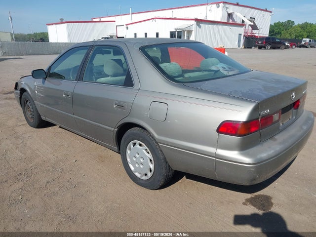 1998 Toyota Camry Le მანქანა იყიდება აუქციონზე, vin: JT2BG22K1W0219694, აუქციონის ნომერი: 45157123