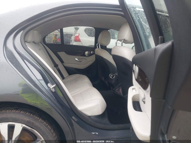 2015 Mercedes-benz C 300 მანქანა იყიდება აუქციონზე, vin: 55SWF4JB0FU045139, აუქციონის ნომერი: 45157895