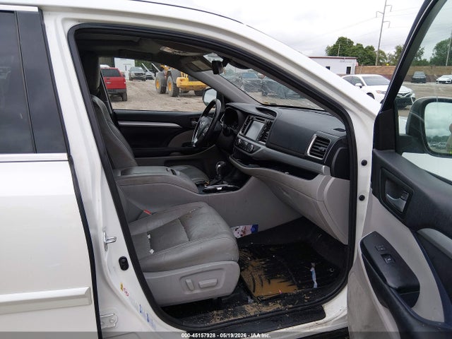 Продаж на аукціоні авто 2017 Toyota Highlander Xle, vin: 5TDJZRFH1HS391292, номер лоту: 45157928