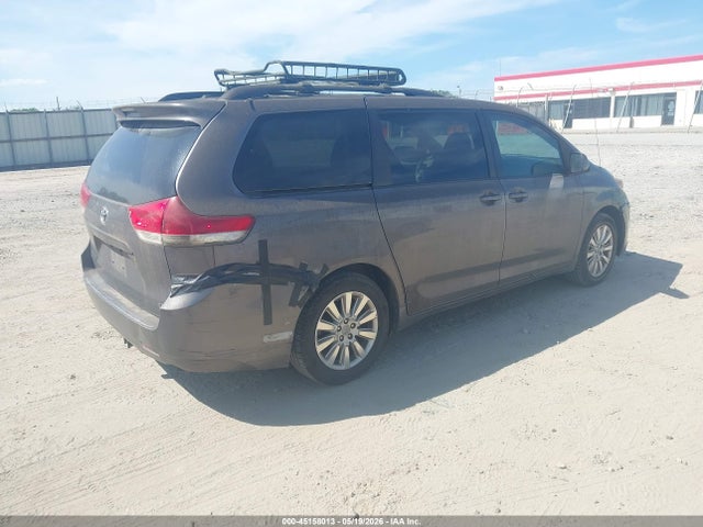 45158013 :رقم المزاد ، 5TDJK3DC1BS022920 vin ، 2011 Toyota Sienna Le مزاد بيع