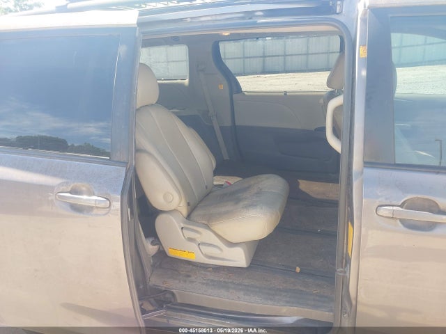 45158013 :رقم المزاد ، 5TDJK3DC1BS022920 vin ، 2011 Toyota Sienna Le مزاد بيع