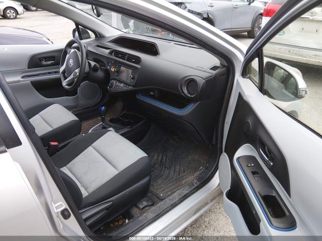 45158432 :رقم المزاد ، JTDKDTB37D1551340 vin ، 2013 Toyota Prius C Three مزاد بيع