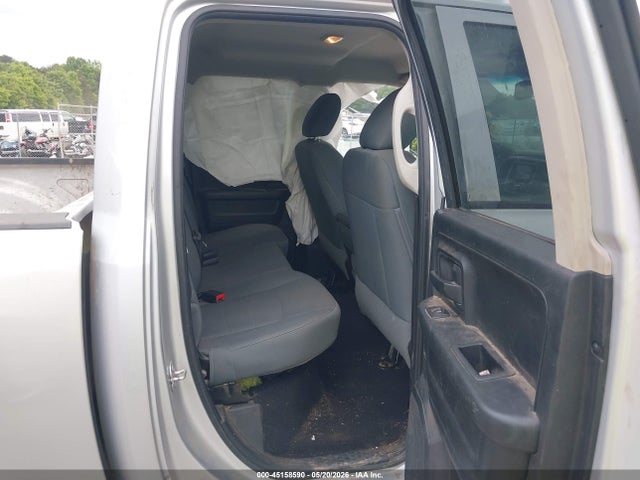 Продаж на аукціоні авто 2018 Ram 1500 Express  4x2 6'4 Box, vin: 1C6RR6FTXJS325446, номер лоту: 45158590