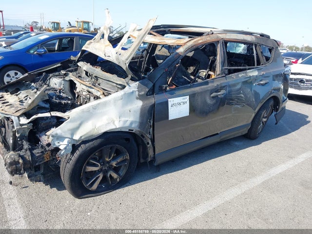 Toyota Rav4 Xle 2017 JTMWFREV4HJ114638 Image 2