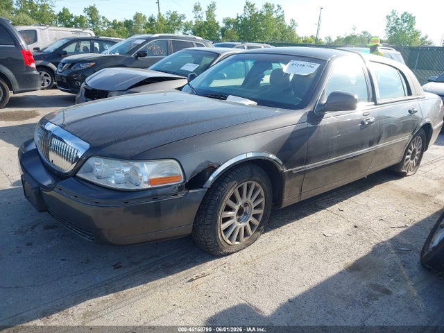 2005 Lincoln Town Car Signature მანქანა იყიდება აუქციონზე, vin: 1LNHM81WX5Y606452, აუქციონის ნომერი: 45158790