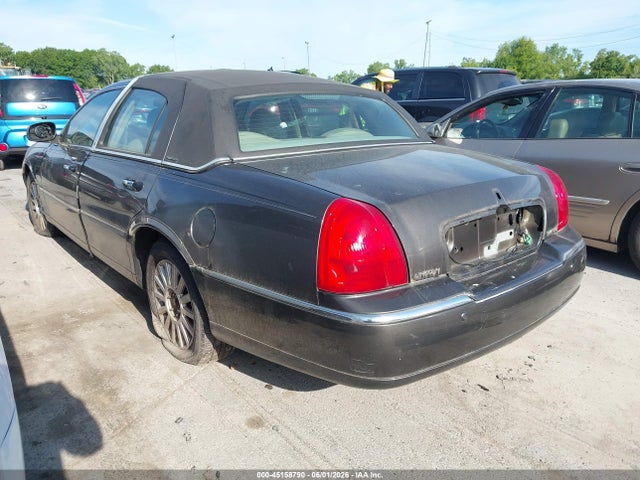2005 Lincoln Town Car Signature მანქანა იყიდება აუქციონზე, vin: 1LNHM81WX5Y606452, აუქციონის ნომერი: 45158790