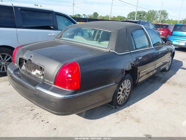 2005 Lincoln Town Car Signature მანქანა იყიდება აუქციონზე, vin: 1LNHM81WX5Y606452, აუქციონის ნომერი: 45158790