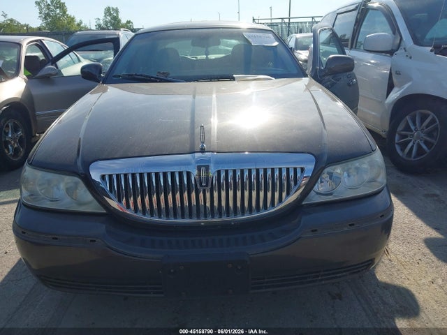 2005 Lincoln Town Car Signature მანქანა იყიდება აუქციონზე, vin: 1LNHM81WX5Y606452, აუქციონის ნომერი: 45158790