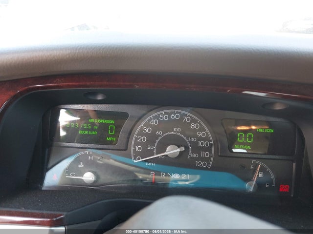 2005 Lincoln Town Car Signature მანქანა იყიდება აუქციონზე, vin: 1LNHM81WX5Y606452, აუქციონის ნომერი: 45158790