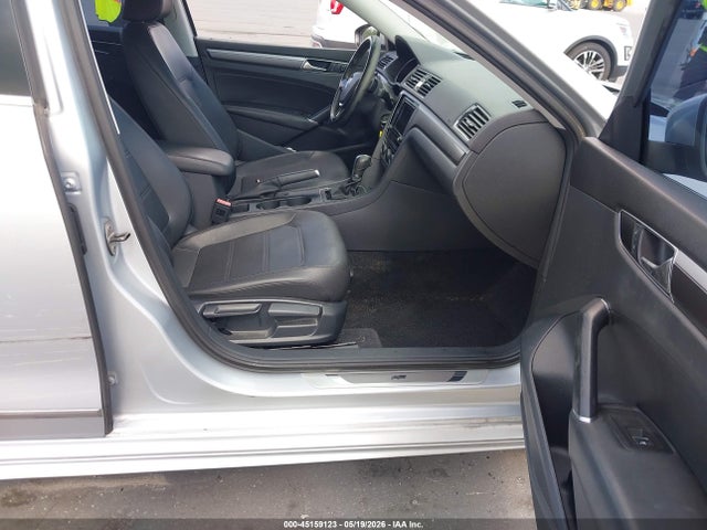 Продаж на аукціоні авто 2017 Volkswagen Passat 1.8t R-line, vin: 1VWDT7A36HC068403, номер лоту: 45159123