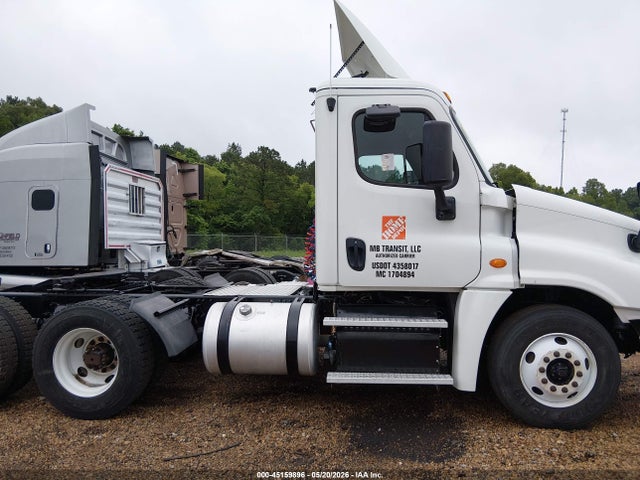 45159896 :رقم المزاد ، 3AKJGEDV8JSKC1275 vin ، 2018 Freightliner Cascadia 125 مزاد بيع
