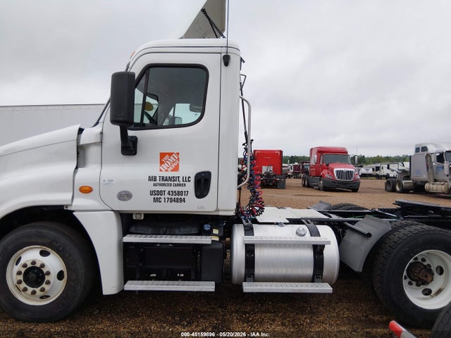 45159896 :رقم المزاد ، 3AKJGEDV8JSKC1275 vin ، 2018 Freightliner Cascadia 125 مزاد بيع