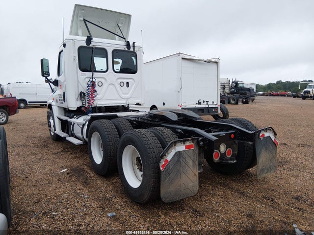 45159896 :رقم المزاد ، 3AKJGEDV8JSKC1275 vin ، 2018 Freightliner Cascadia 125 مزاد بيع