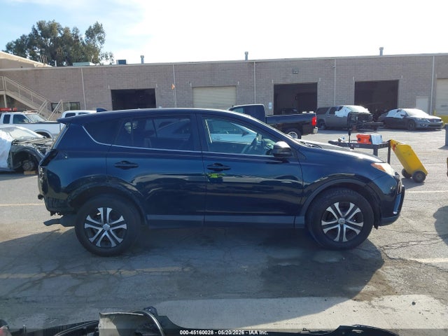 2017 Toyota Rav4 Le მანქანა იყიდება აუქციონზე, vin: JTMZFREV7HJ139711, აუქციონის ნომერი: 45160028