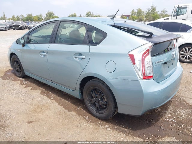 Toyota Prius Two 2014 JTDKN3DU2E1835950 Image 3
