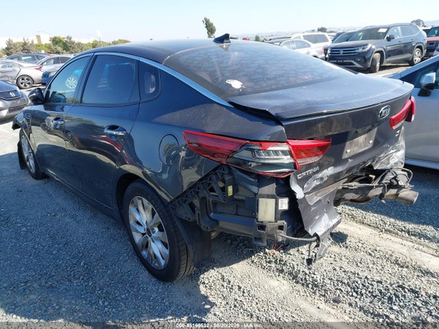 2018 Kia Optima S მანქანა იყიდება აუქციონზე, vin: 5XXGT4L37JG237104, აუქციონის ნომერი: 45160532