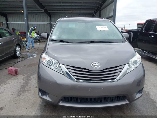 2015 Toyota Sienna Le 8 Passenger მანქანა იყიდება აუქციონზე, vin: 5TDKK3DC7FS682261, აუქციონის ნომერი: 45160581