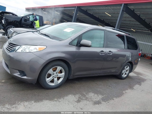 2015 Toyota Sienna Le 8 Passenger მანქანა იყიდება აუქციონზე, vin: 5TDKK3DC7FS682261, აუქციონის ნომერი: 45160581