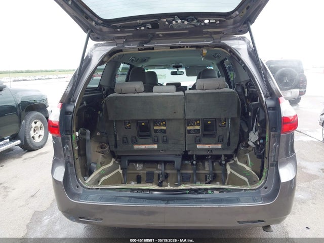 2015 Toyota Sienna Le 8 Passenger მანქანა იყიდება აუქციონზე, vin: 5TDKK3DC7FS682261, აუქციონის ნომერი: 45160581