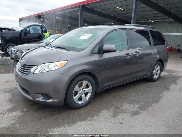 2015 Toyota Sienna Le 8 Passenger მანქანა იყიდება აუქციონზე, vin: 5TDKK3DC7FS682261, აუქციონის ნომერი: 45160581