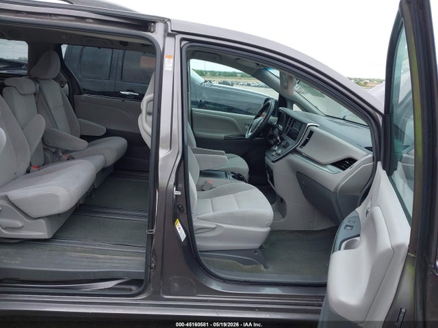2015 Toyota Sienna Le 8 Passenger მანქანა იყიდება აუქციონზე, vin: 5TDKK3DC7FS682261, აუქციონის ნომერი: 45160581