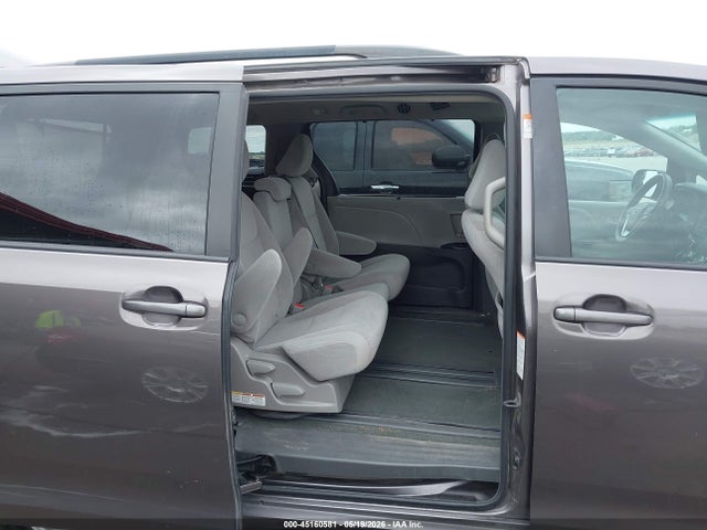 2015 Toyota Sienna Le 8 Passenger მანქანა იყიდება აუქციონზე, vin: 5TDKK3DC7FS682261, აუქციონის ნომერი: 45160581