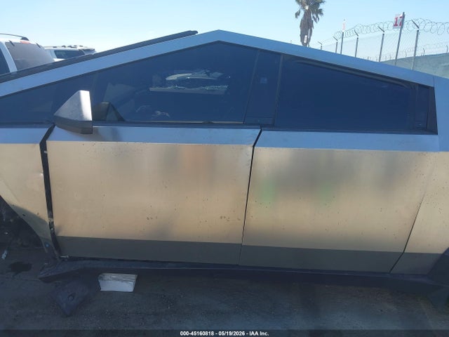 45160818 :رقم المزاد ، 7G2CEGEC9SA077409 vin ، 2025 Tesla Cybertruck مزاد بيع