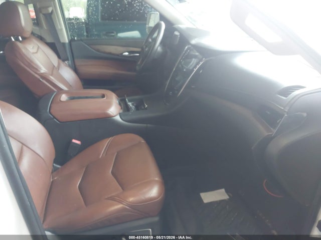 45160819 :رقم المزاد ، 1GYS3BKJ7HR368436 vin ، 2017 Cadillac Escalade Luxury مزاد بيع