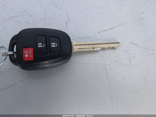 JTMWFREV5JJ748191 Toyota Rav4 Xle