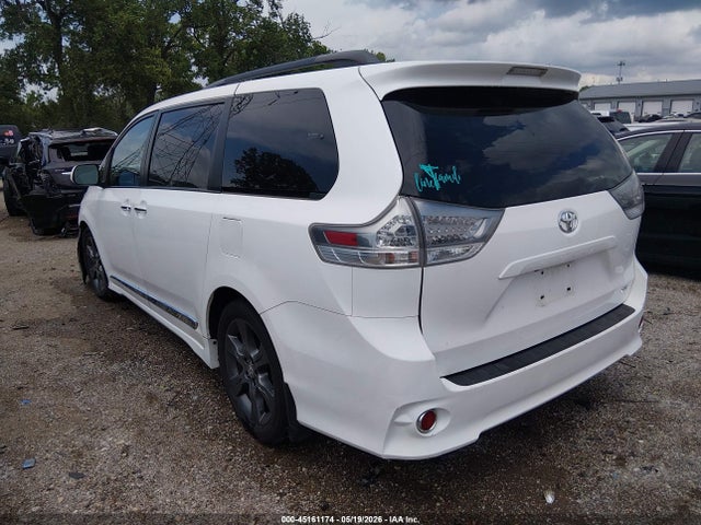 Продажа на аукционе авто 2016 Toyota Sienna Se Premium 8 Passenger, vin: 5TDXK3DC1GS712443, номер лота: 45161174