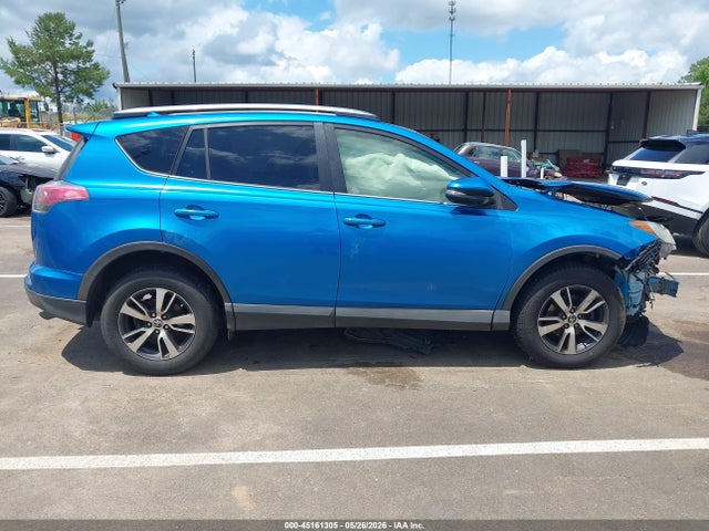 2017 Toyota Rav4 Xle მანქანა იყიდება აუქციონზე, vin: JTMRFREV5HJ713092, აუქციონის ნომერი: 45161305