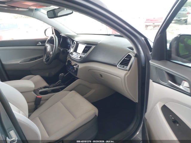 2018 Hyundai Tucson Value მანქანა იყიდება აუქციონზე, vin: KM8J33A28JU632649, აუქციონის ნომერი: 45161376