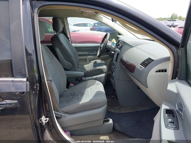 45161394 :رقم المزاد ، 2A4RR2D12AR375207 vin ، 2010 Chrysler Town & Country New Lx مزاد بيع
