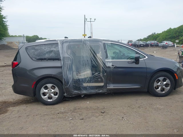 45161413 :رقم المزاد ، 2C4RC1EG9HR541060 vin ، 2017 Chrysler Pacifica Touring-l Plus مزاد بيع