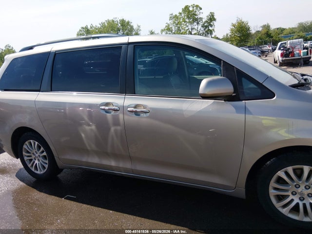 Продажа на аукционе авто 2016 Toyota Sienna Xle 8 Passenger, vin: 5TDYK3DC1GS742689, номер лота: 45161836