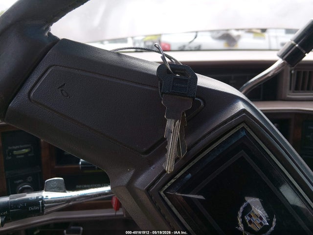 1988 Cadillac Deville მანქანა იყიდება აუქციონზე, vin: 1G6CD1152J4328051, აუქციონის ნომერი: 45161912