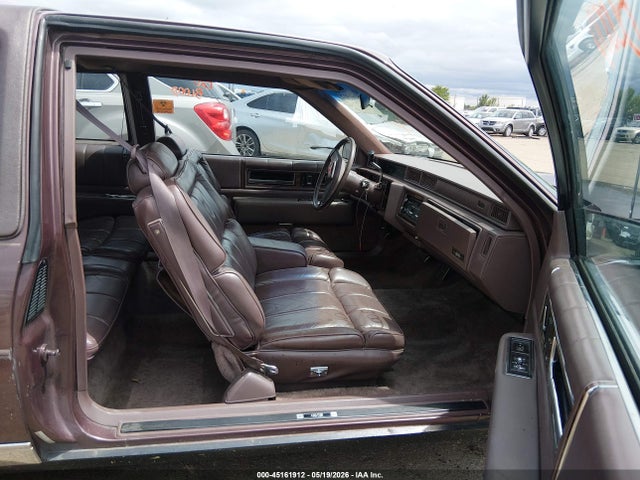 1988 Cadillac Deville მანქანა იყიდება აუქციონზე, vin: 1G6CD1152J4328051, აუქციონის ნომერი: 45161912