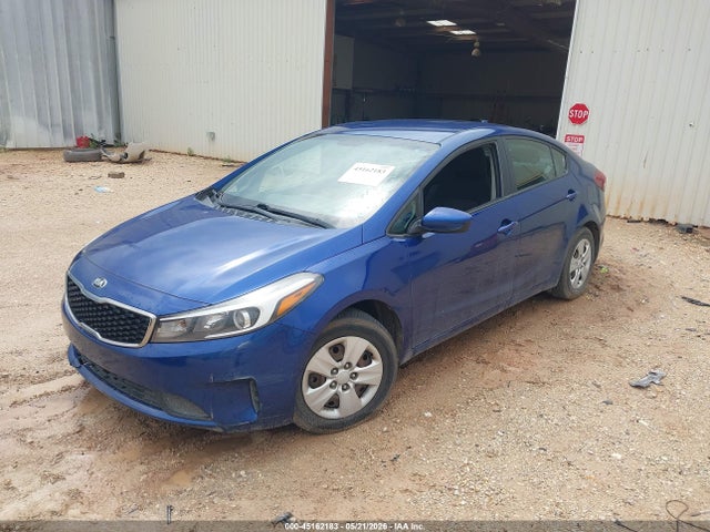 45162183 :رقم المزاد ، 3KPFK4A79HE098097 vin ، 2017 Kia Forte Lx مزاد بيع