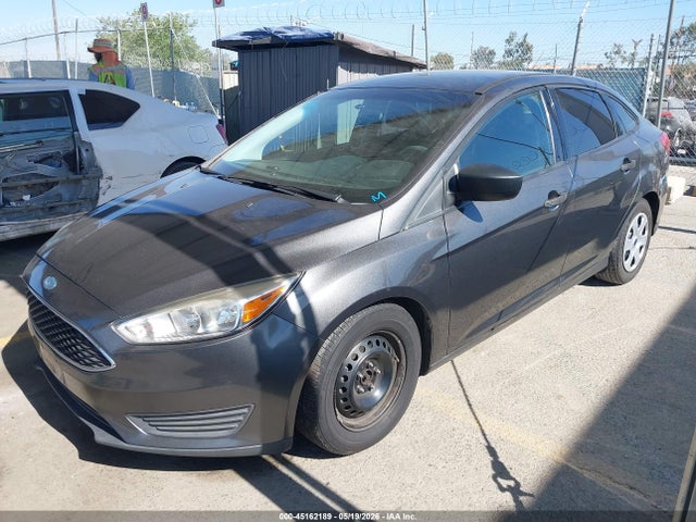 Ford FOCUS S 2018 1FADP3E25JL260604 Image 2