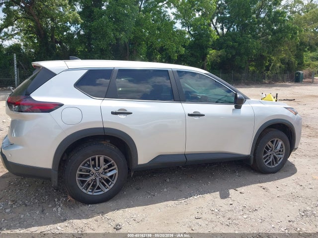5N1BT3AB8SC770056 Nissan Rogue S Intelligent Awd