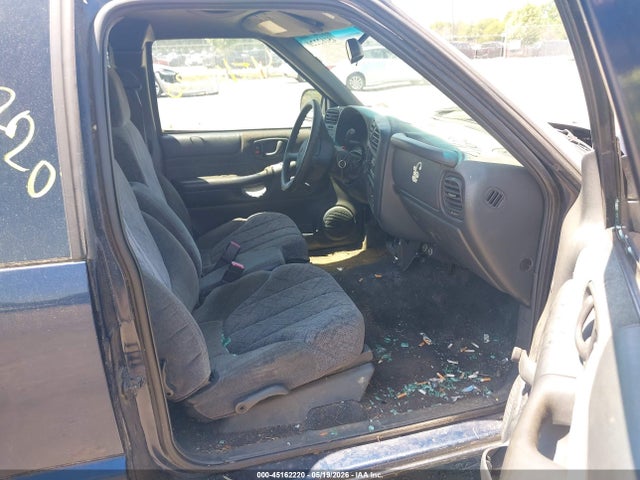 45162220 :رقم المزاد ، 1GTCS19W418197181 vin ، 2001 Gmc Sonoma Sls مزاد بيع