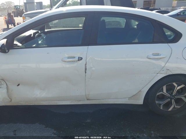 Продажа на аукционе авто 2021 Kia Forte Lxs, vin: 3KPF24AD6ME383193, номер лота: 45162479