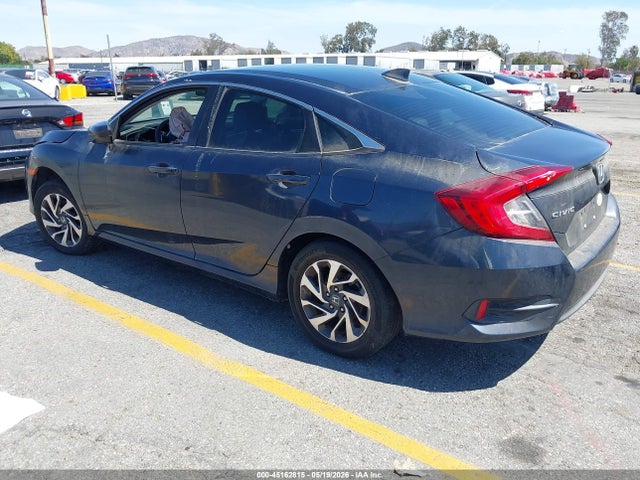 45162815 :رقم المزاد ، 19XFC2F7XJE015731 vin ، 2018 Honda Civic Ex مزاد بيع