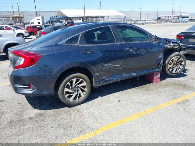 45162815 :رقم المزاد ، 19XFC2F7XJE015731 vin ، 2018 Honda Civic Ex مزاد بيع