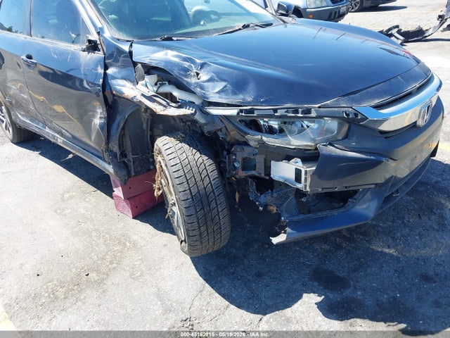 45162815 :رقم المزاد ، 19XFC2F7XJE015731 vin ، 2018 Honda Civic Ex مزاد بيع