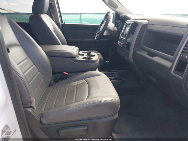 45162934 :رقم المزاد ، 3C6UR5HJ6HG740040 vin ، 2017 Ram 2500 Tradesman  4x4 8' Box مزاد بيع